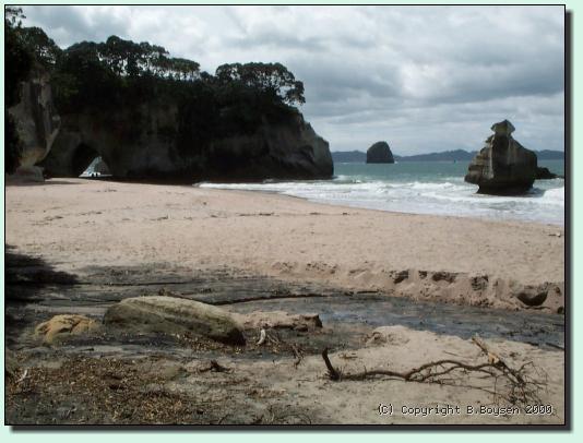 Blick durch die Cathedral Cove