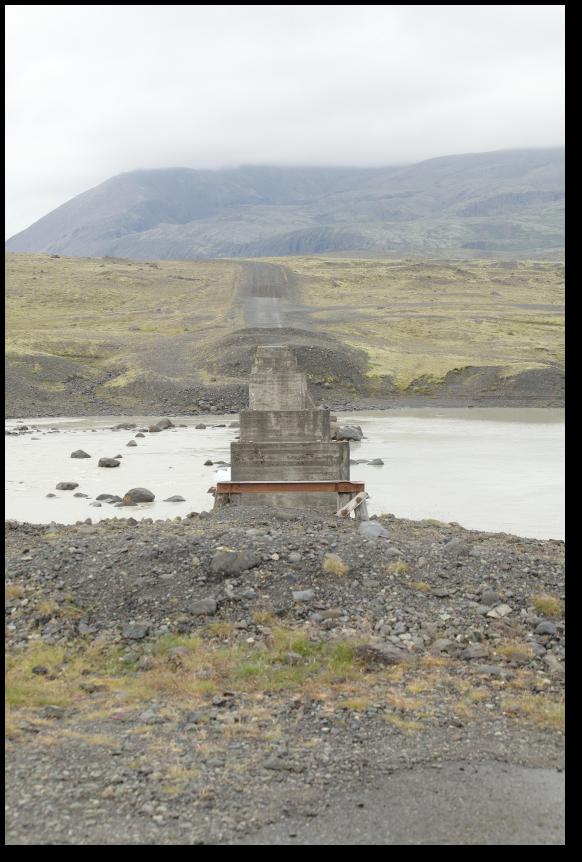 Alte Brücke am Fjallsarlon