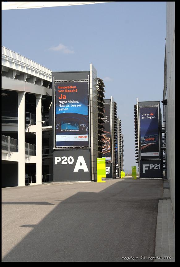 Im Parkhaus über der A8