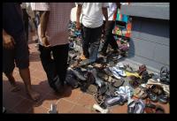 Schuh-Chaos am Eingang